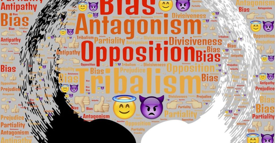 Scritte bias antagonismo e opposizione relative all'intelligenza artificiale