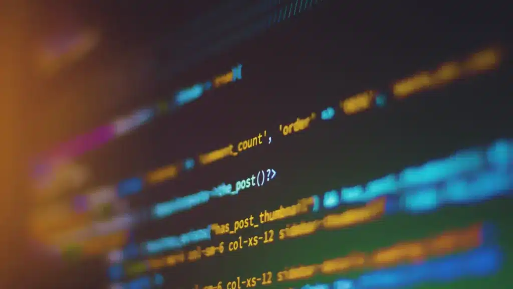 Schermata di codice colorato che rappresenta la tecnica di attacco Policy Puppetry basata su input strutturati