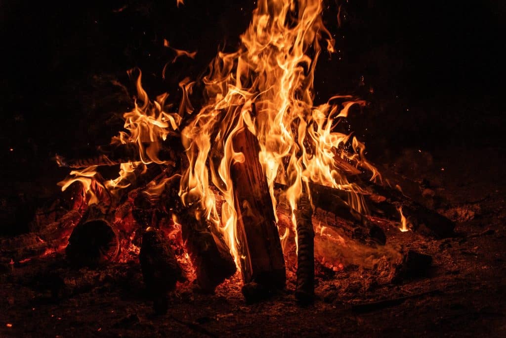 tizzoni ardenti e fiamme